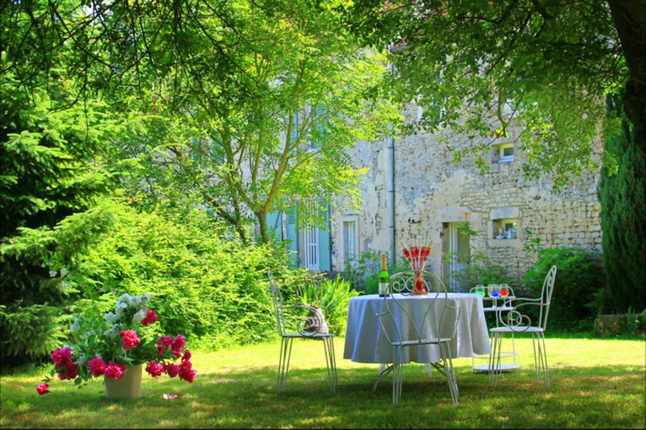 Вилла Maison Charmante A Ri Avec Jardin Et Terrasse Ri Экстерьер фото